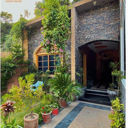 Cloud 9 Guest House Muzaffarabad Exterior photo