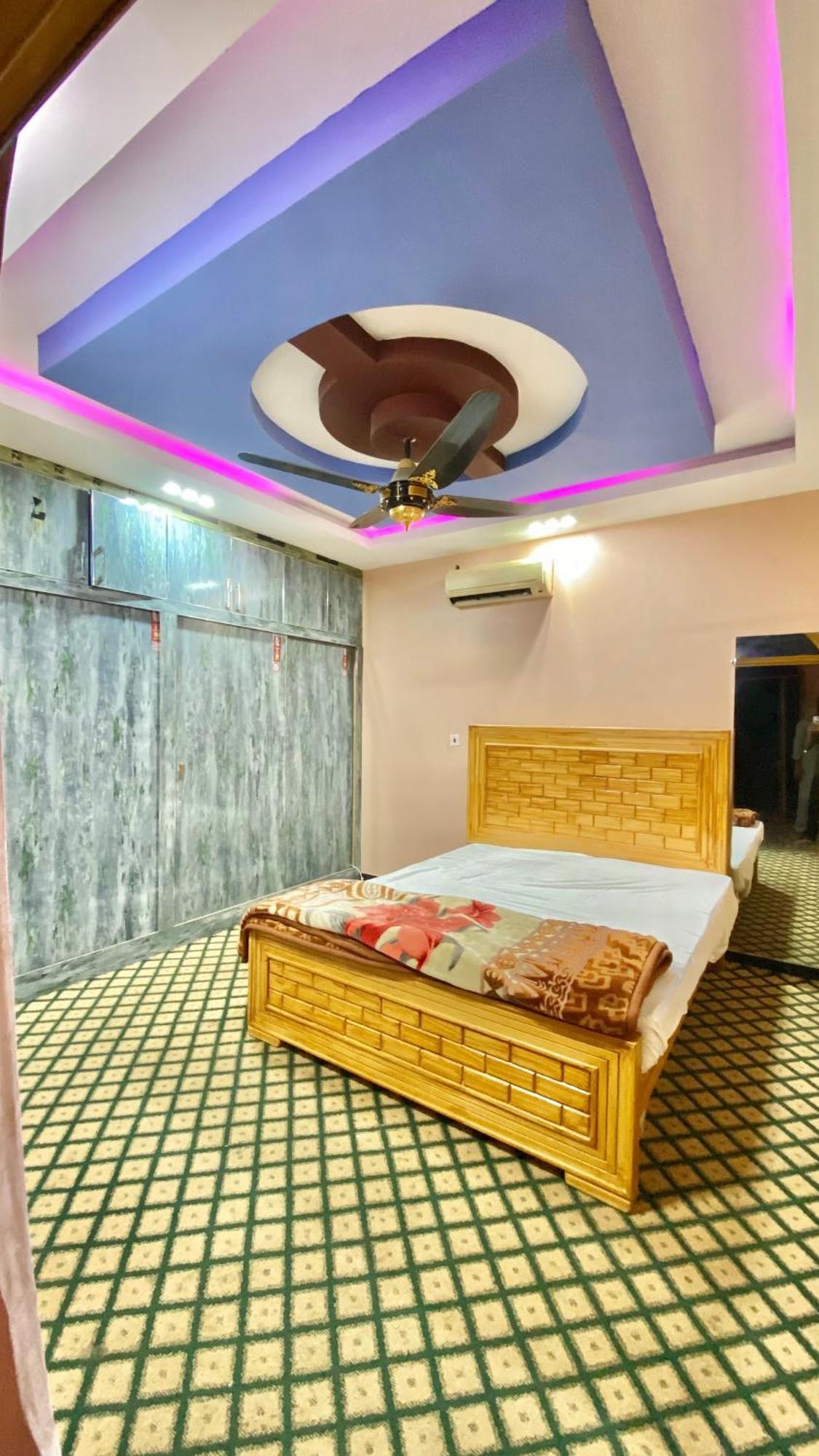Cloud 9 Guest House Muzaffarabad Exterior photo