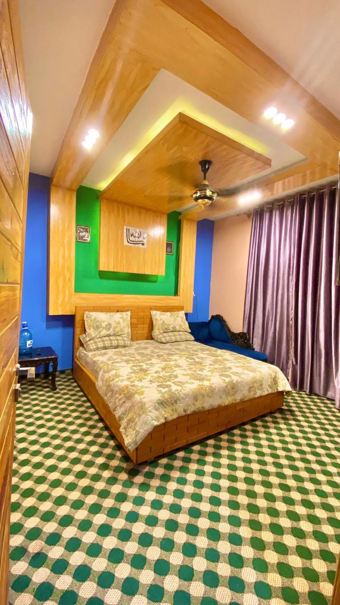 Cloud 9 Guest House Muzaffarabad Exterior photo