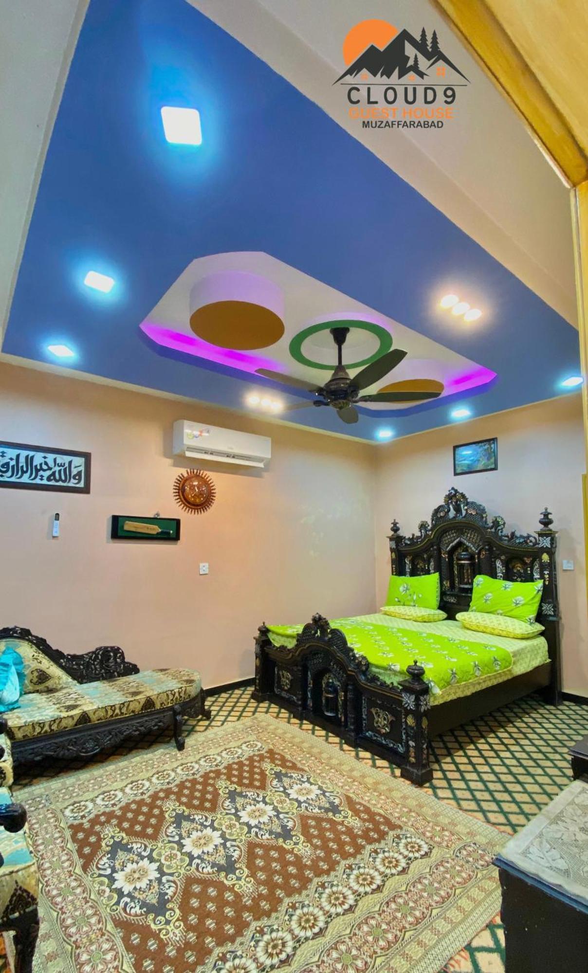 Cloud 9 Guest House Muzaffarabad Exterior photo